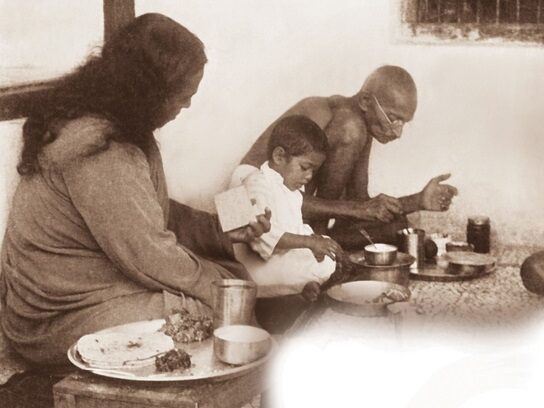 Paramahansa Yogananda và mahatma gandhi