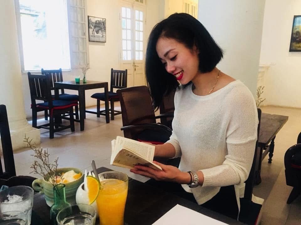 Coach Lien Kriya đọc sách — hành trình tri thức trên con đường tâm linh